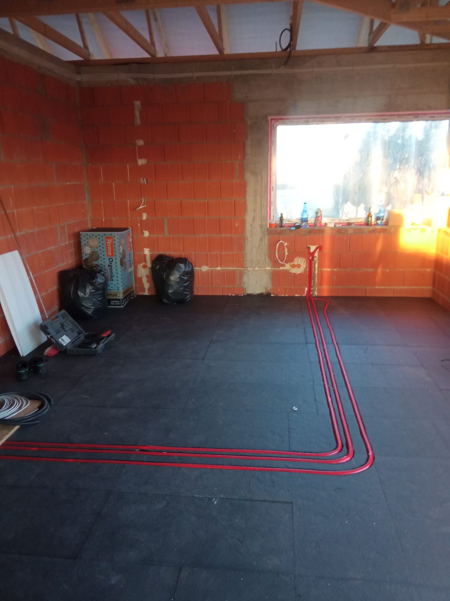 Prowadzenie instalacji w budynku