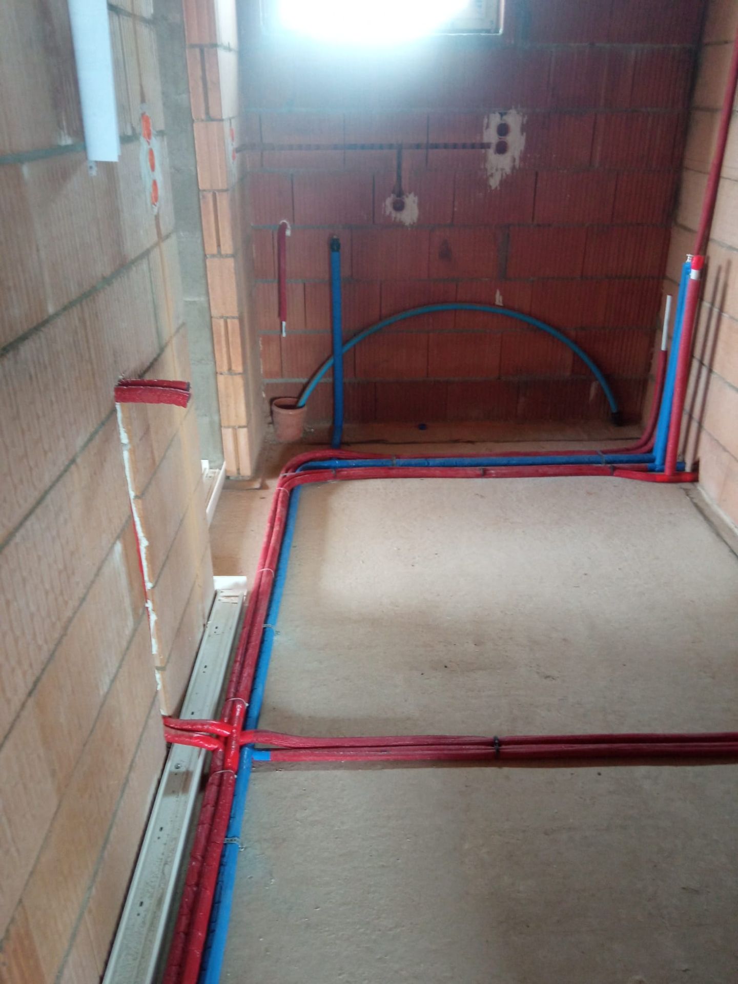 Instalacje w posadzce – przygotowanie pod ogrzewanie