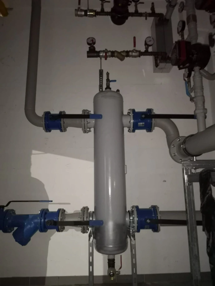 Sprzęgło hydrauliczne i zasobnik bufora w kotłowni kaskadowej Ząbkowice Śląskie