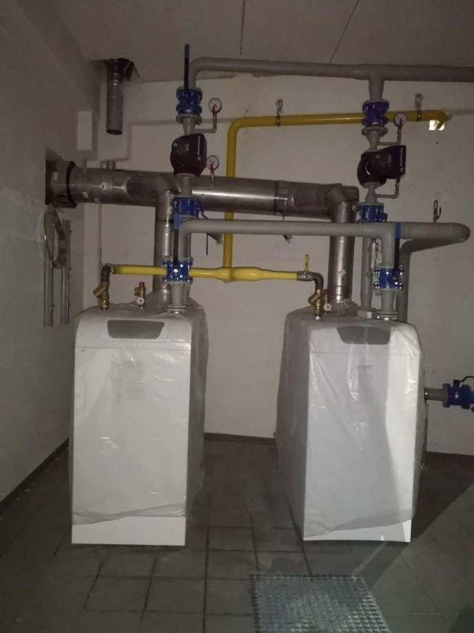 Kaskadowa kotłownia gazowa 200 kW w Ząbkowicach Śląskich — dwa kotły w kaskadzie